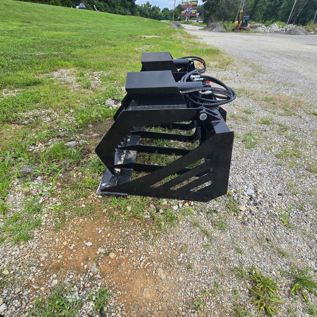 Hydraulic grapple bucket side view