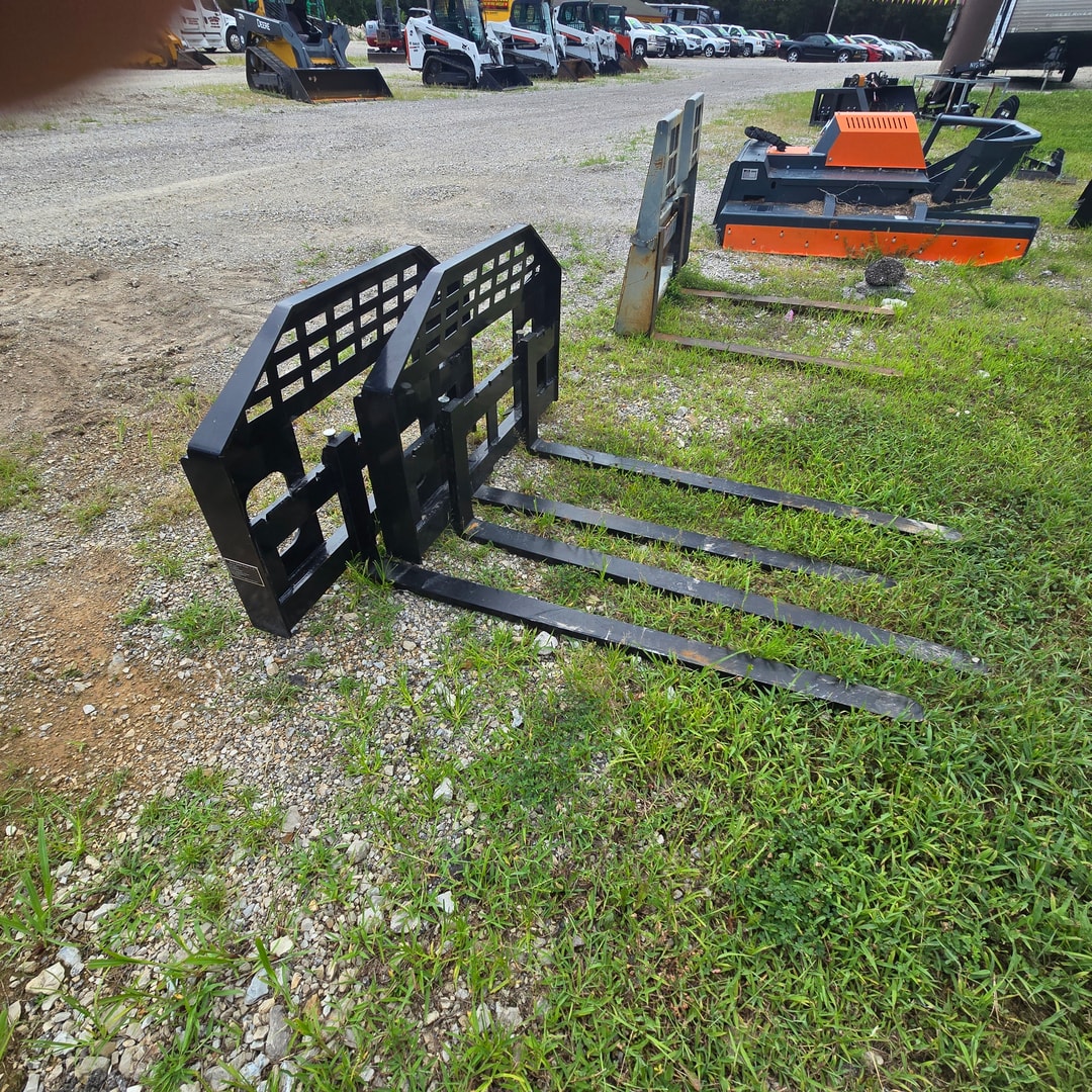 Pallet forks attachment front view