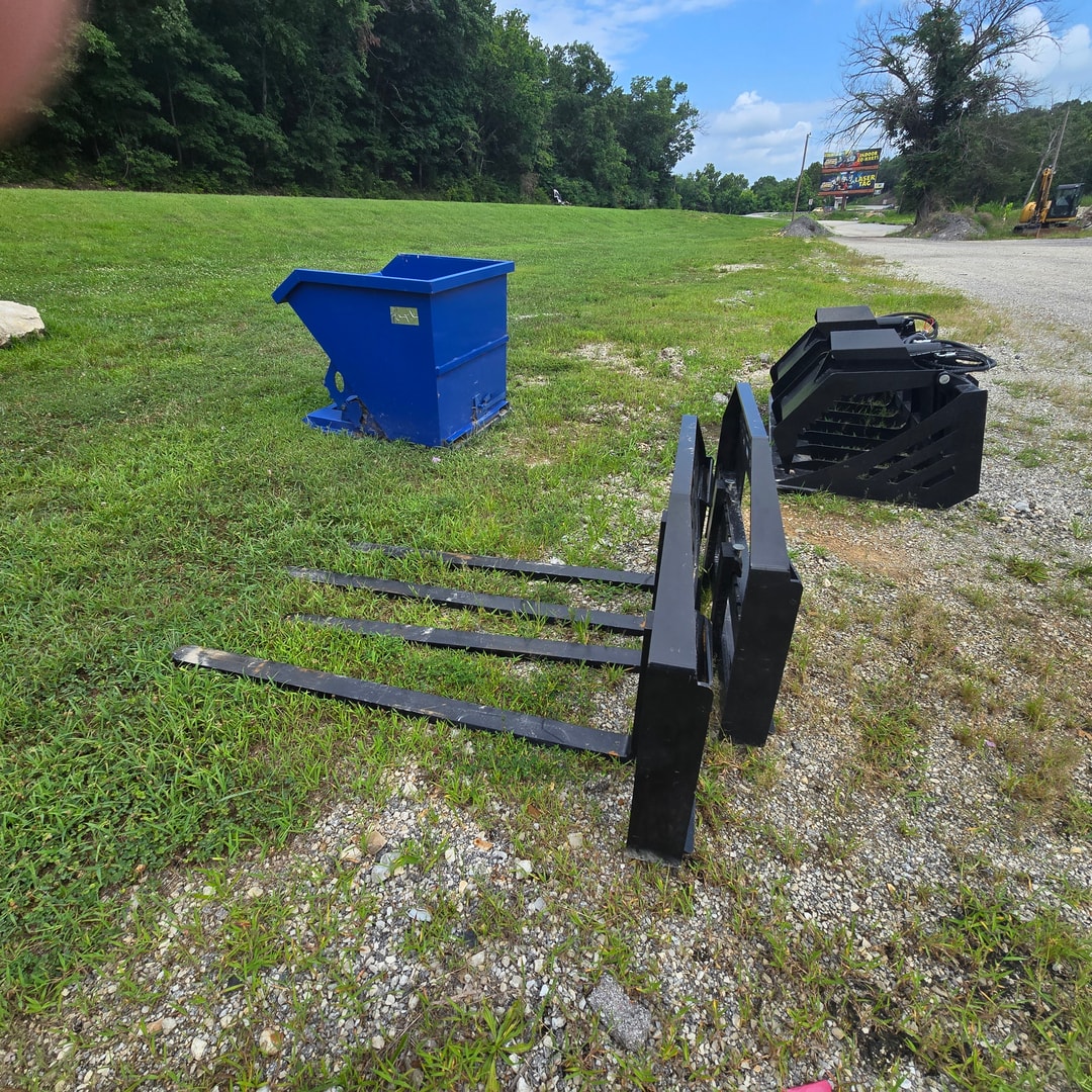Pallet forks with blue hopper and grapple